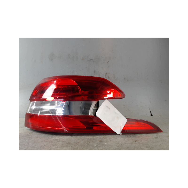 FEU ARRIERE DROIT PEUGEOT 308 SW 2008-