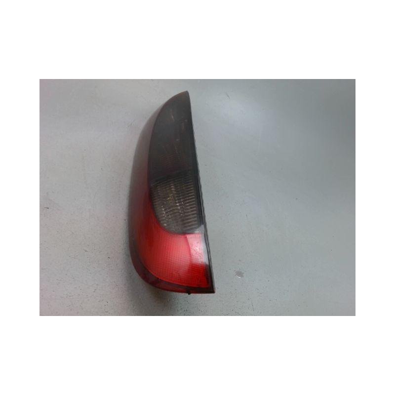 FEU ARRIERE GAUCHE  OPEL CORSA III Phase 1 (C) 2000-2003