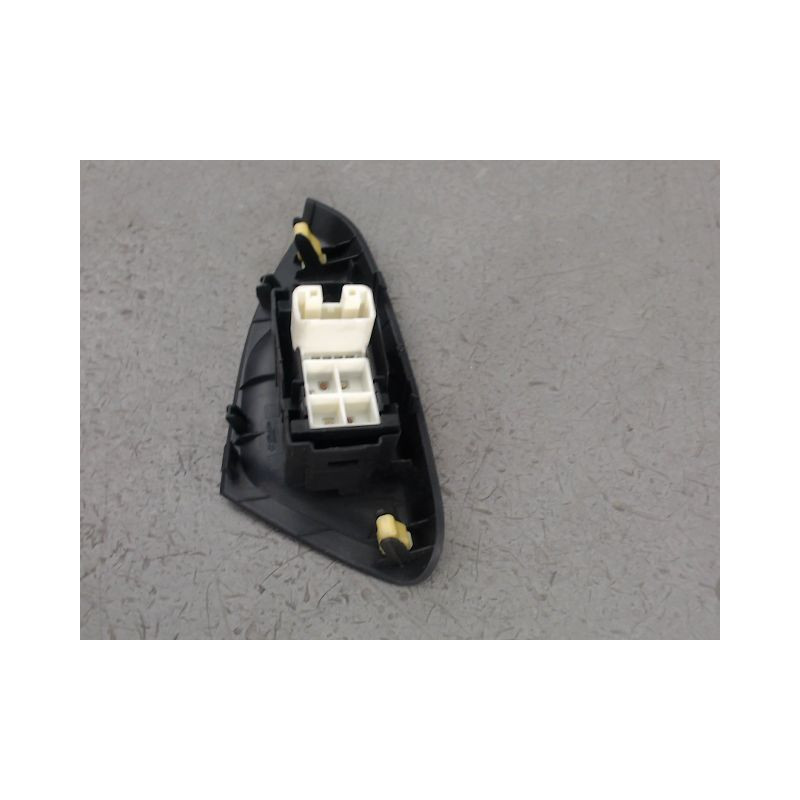 COMMANDE LEVE-GLACE PORTE AVD PEUGEOT 108