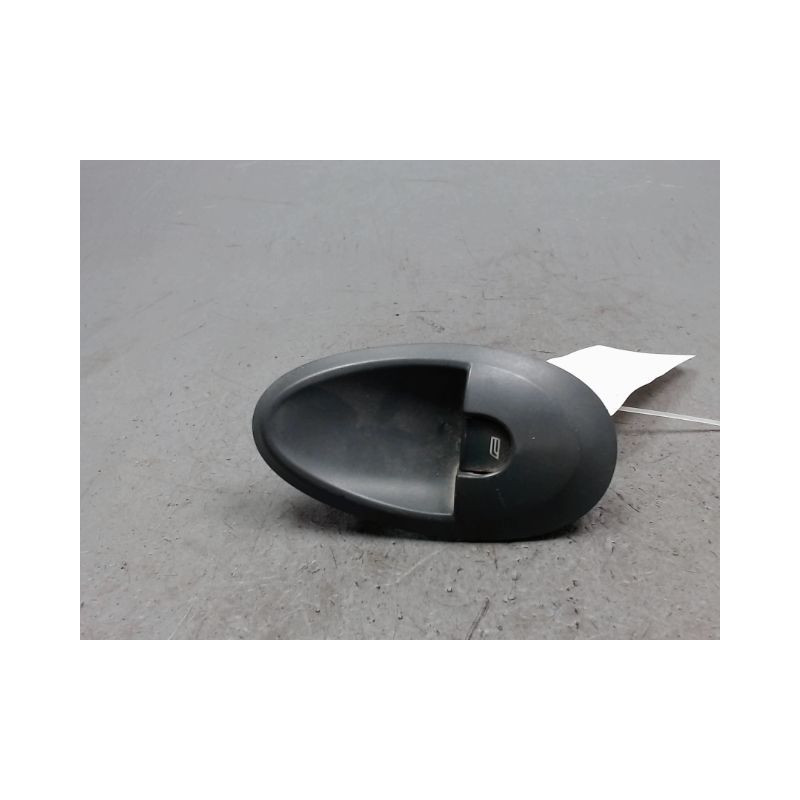 COMMANDE LEVE-GLACE PORTE AVD IVECO 35S10