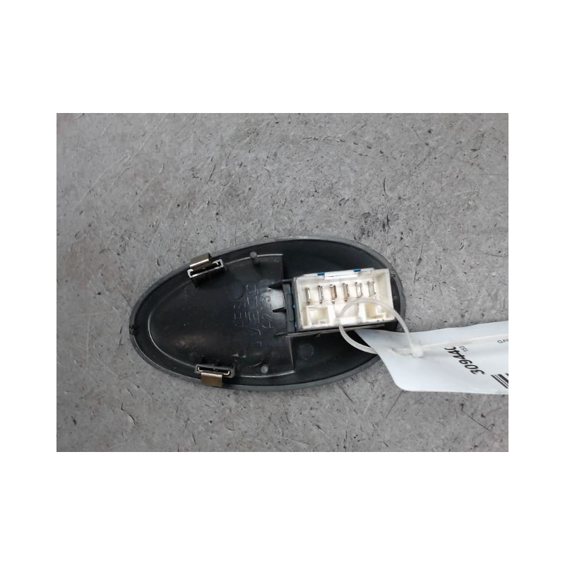 COMMANDE LEVE-GLACE PORTE AVD IVECO 35S10