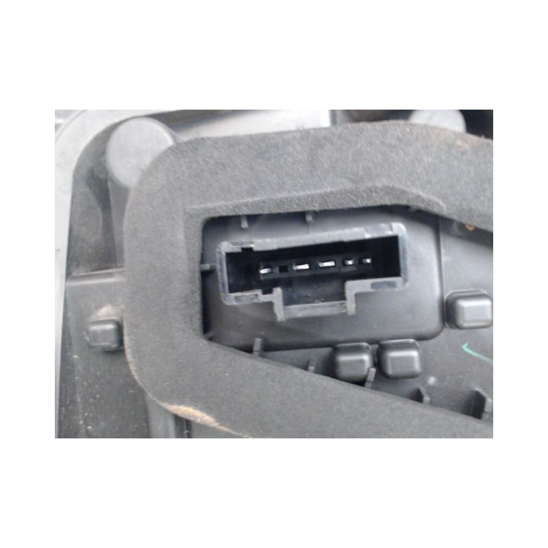 FEU ARRIERE GAUCHE  DACIA SANDERO