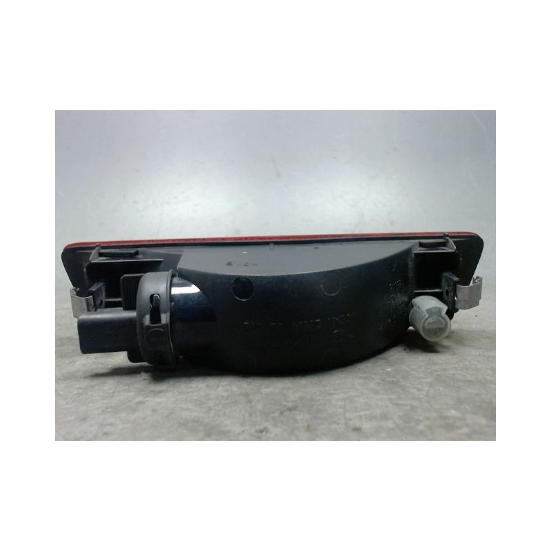 FEU BROUILLARD CENTRAL ARRIERE NISSAN QASHQAI