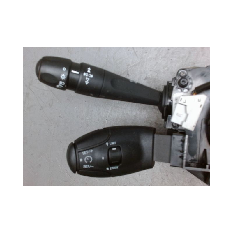 BLOC COMMODOS PEUGEOT 208