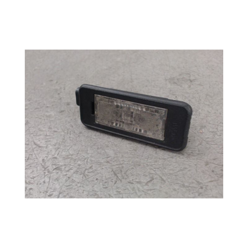ECLAIREUR PLAQUE DE POLICE DROIT PEUGEOT 208