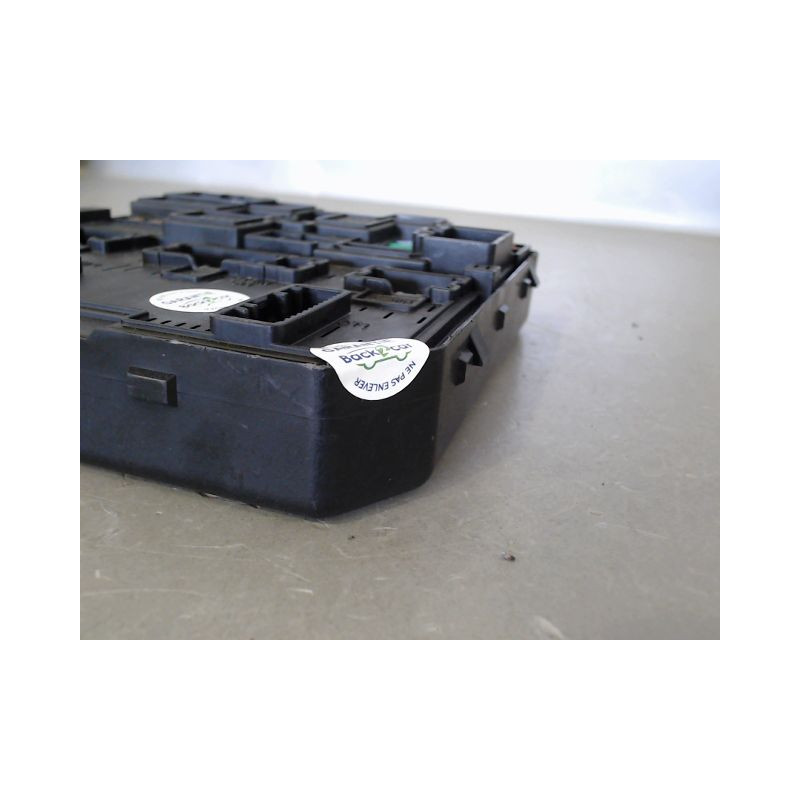 BOITE A FUSIBLES RENAULT MEGANE
