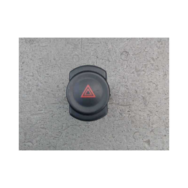 BOUTON DE WARNING DACIA DUSTER