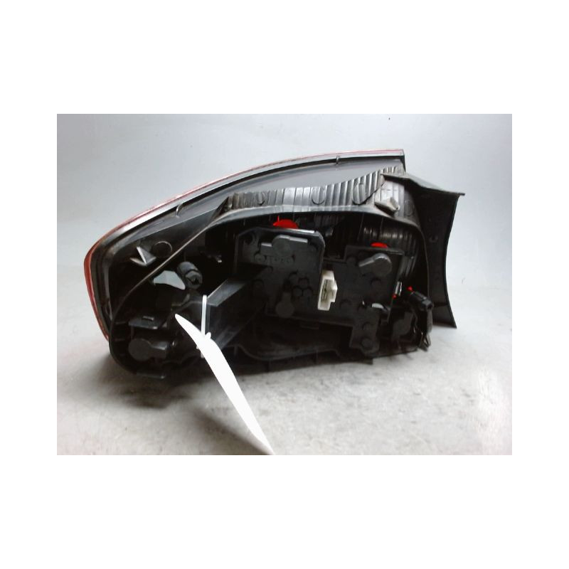 FEU ARRIERE DROIT PEUGEOT 407 PHASE 1 1.6 HDI - 16V TURB