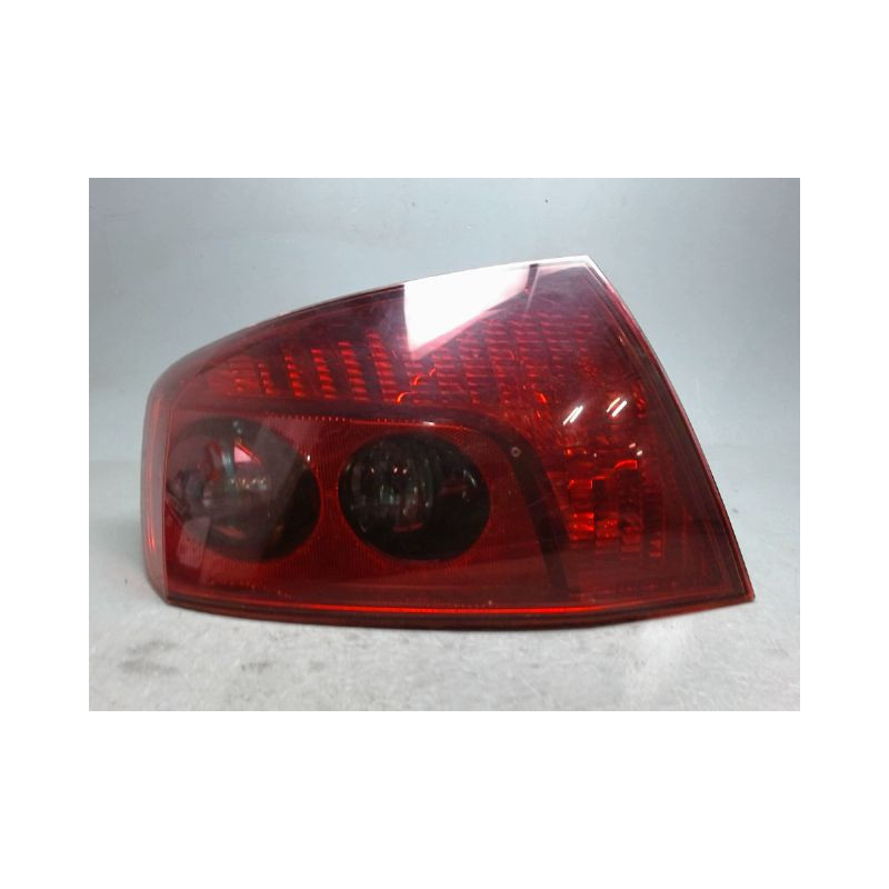 FEU ARRIERE GAUCHE  PEUGEOT 407 PHASE 1 1.6 HDI - 16V TURB