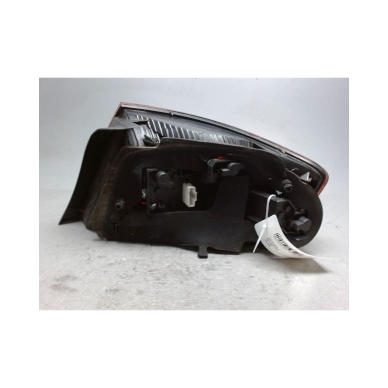 FEU ARRIERE GAUCHE  PEUGEOT 407 PHASE 1 1.6 HDI - 16V TURB