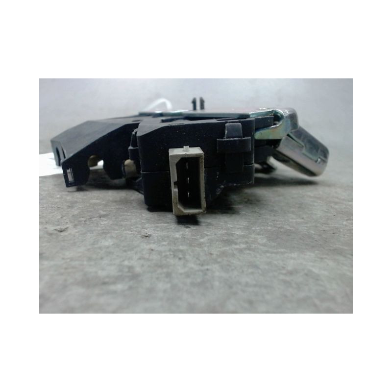 SERRURE COFFRE ARRIERE VOLKSWAGEN PASSAT 2005-