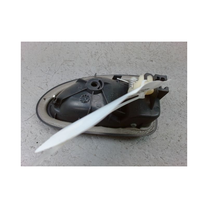 POIGNEE INTERIEURE PORTE ARRIERE GAUCHE RENAULT MEGANE SCENIC MONOSP. I Phase 2 1999-2003