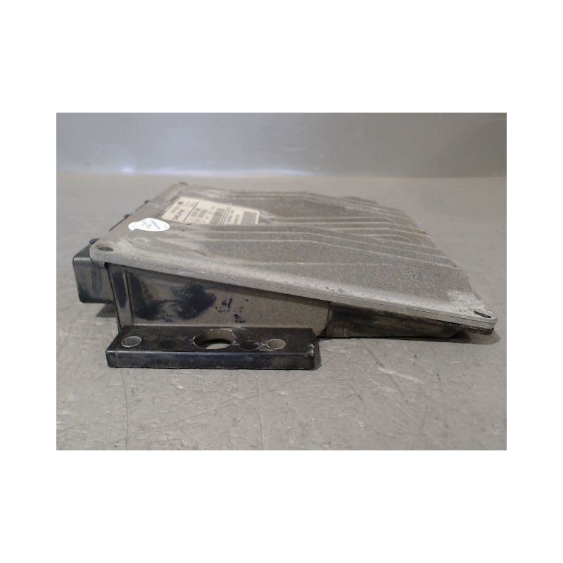 CALCULATEUR MOTEUR DACIA LOGAN