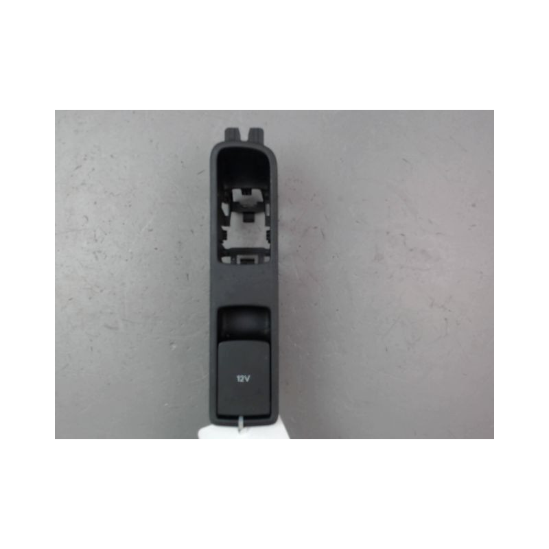 PRISE 12V AV AUDI Q3