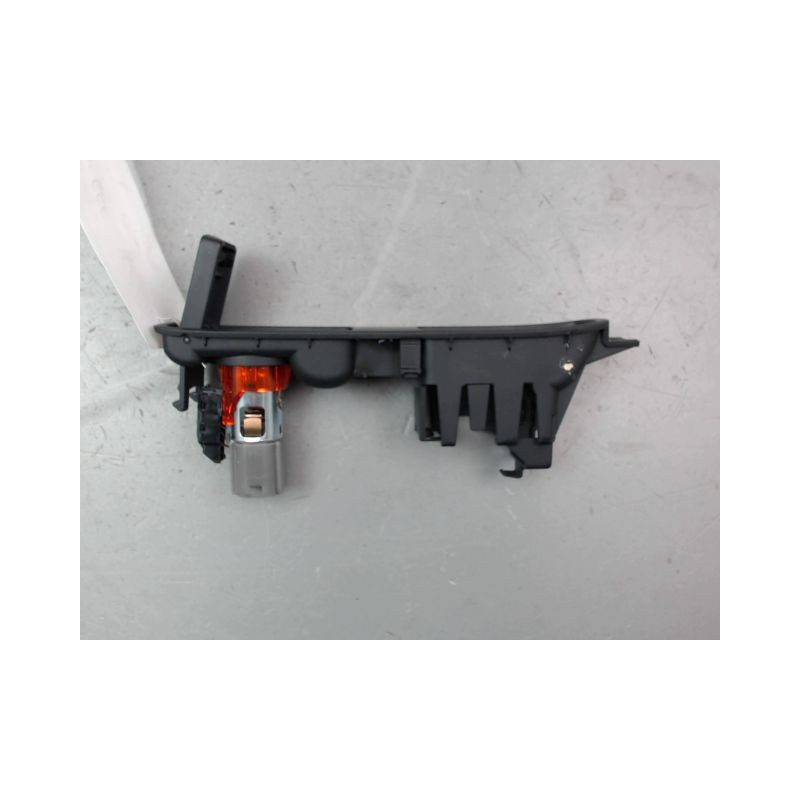 PRISE 12V AV AUDI Q3