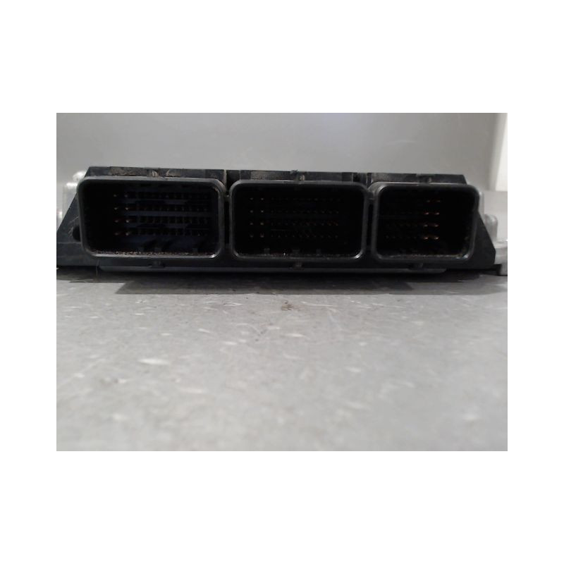 CALCULATEUR MOTEUR RENAULT TRAFIC
