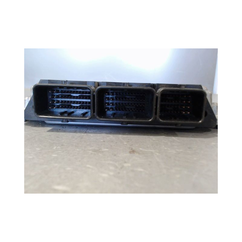 CALCULATEUR MOTEUR RENAULT TRAFIC