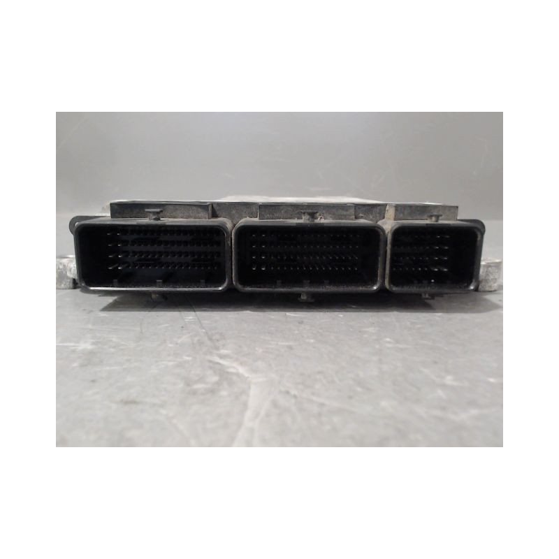 CALCULATEUR MOTEUR RENAULT MASTER