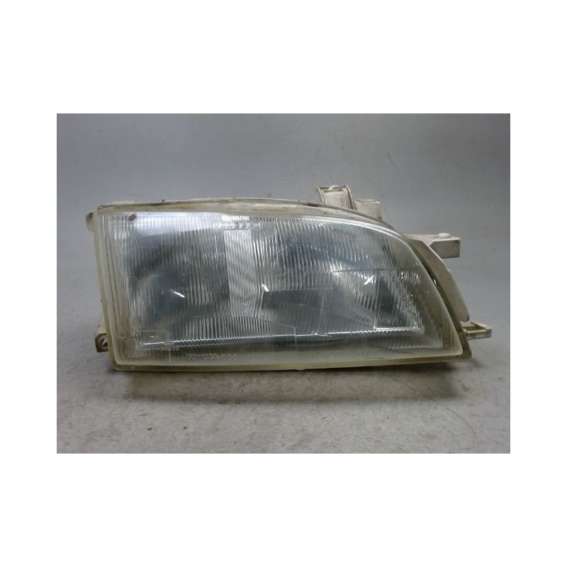 PHARE DROIT TOYOTA CARINA