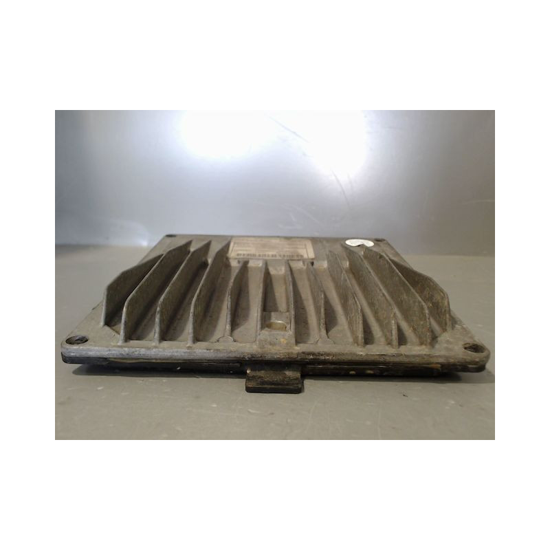 CALCULATEUR MOTEUR RENAULT CLIO
