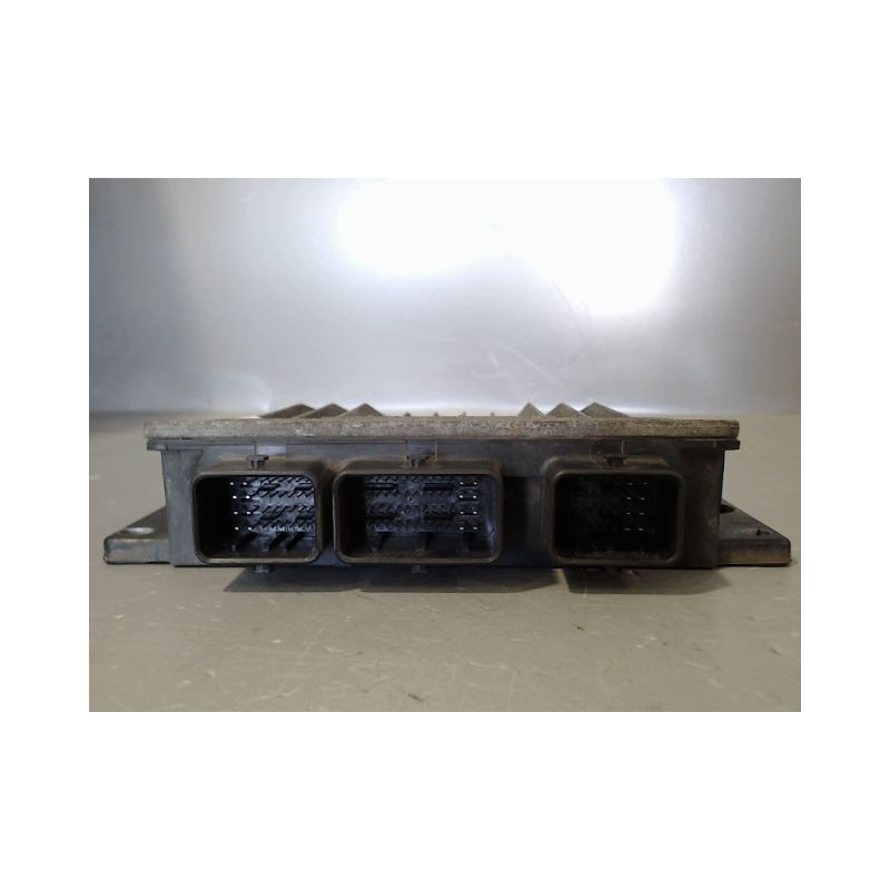 CALCULATEUR MOTEUR RENAULT CLIO