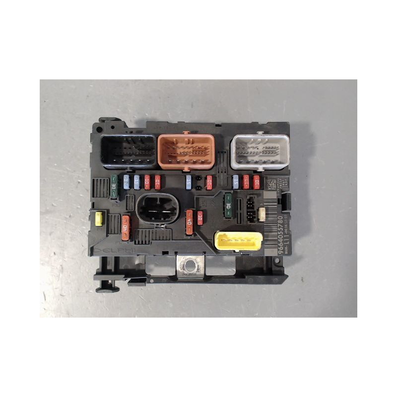 BOITE A FUSIBLES PEUGEOT 207 SW