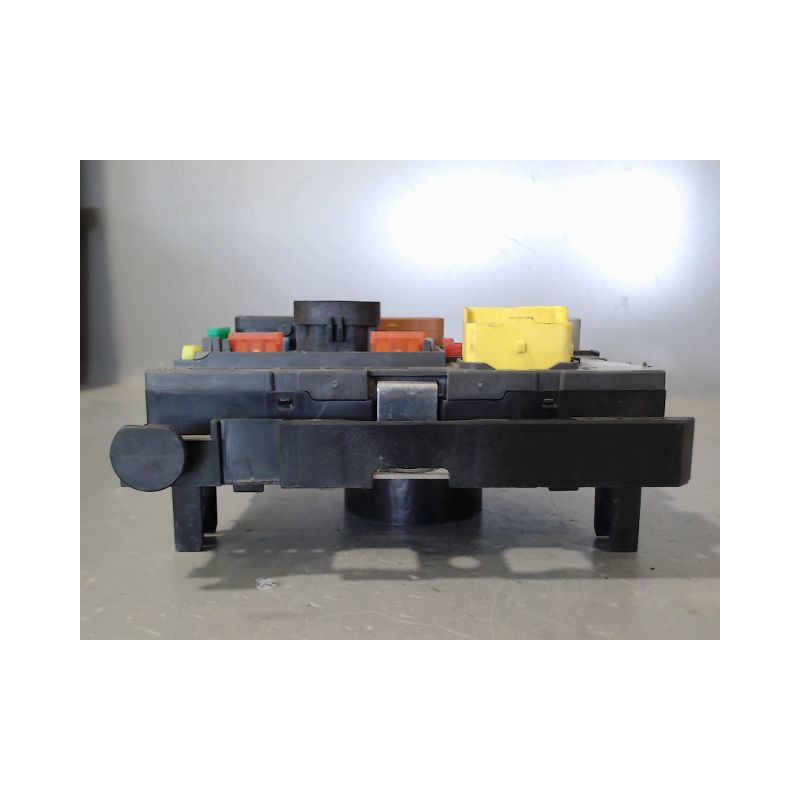 BOITE A FUSIBLES PEUGEOT 3008 2009-