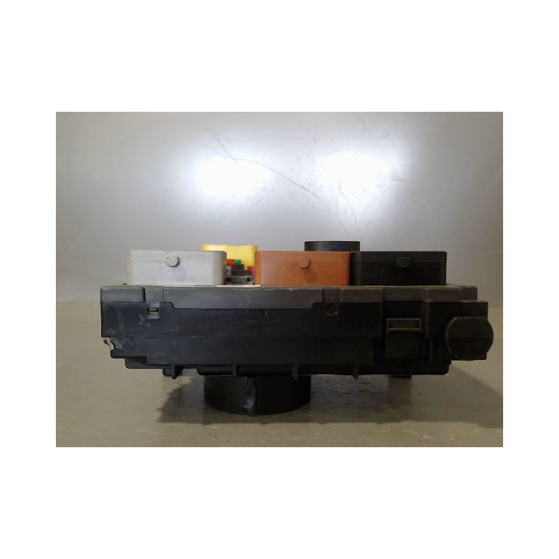 BOITE A FUSIBLES PEUGEOT 3008 2009-