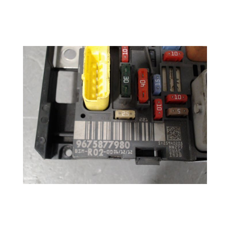 BOITE A FUSIBLES PEUGEOT 5008 2009-