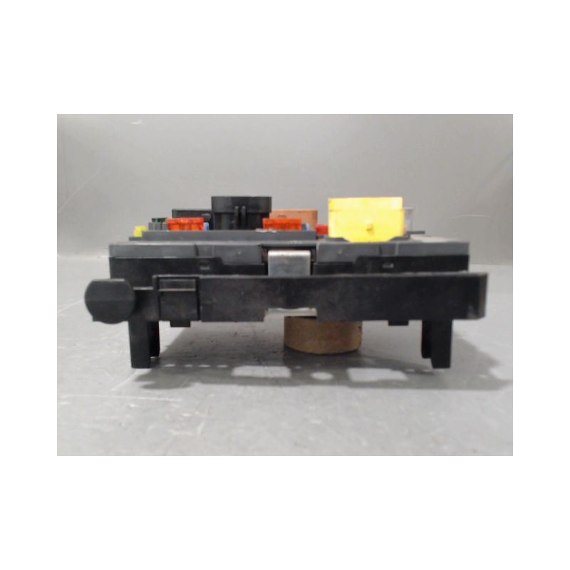 BOITE A FUSIBLES PEUGEOT 5008 2009-