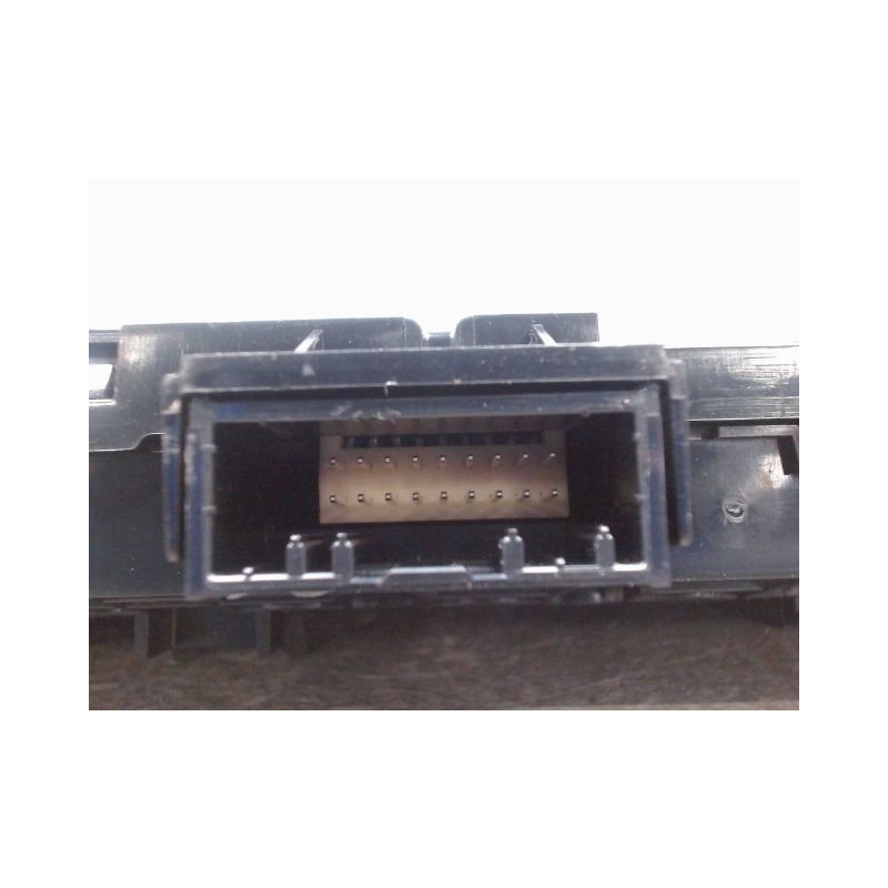 BOUTON DE WARNING DACIA DUSTER