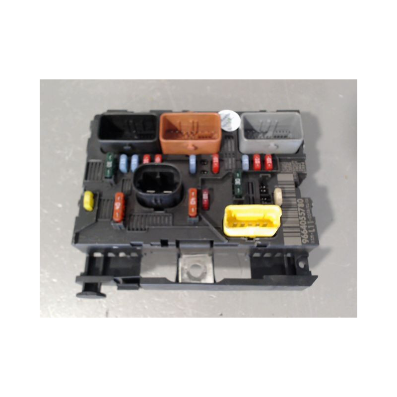 BOITE A FUSIBLES PEUGEOT 207 3P