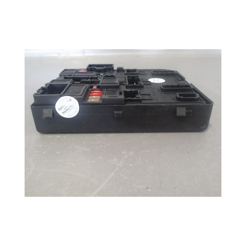 BOITE A FUSIBLES RENAULT SCENIC