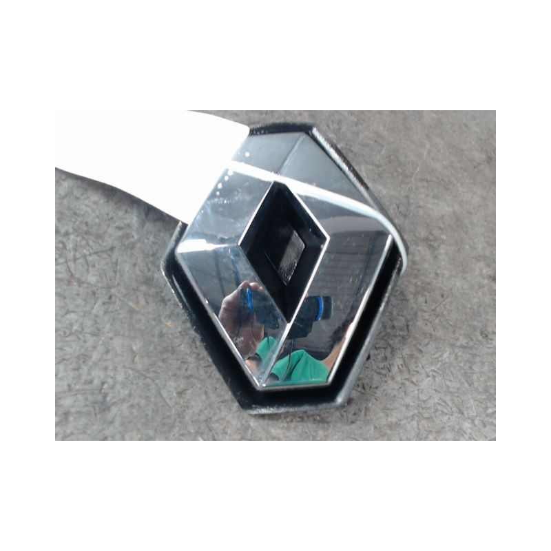SIGLE CALANDRE RENAULT TWINGO 2 2010-