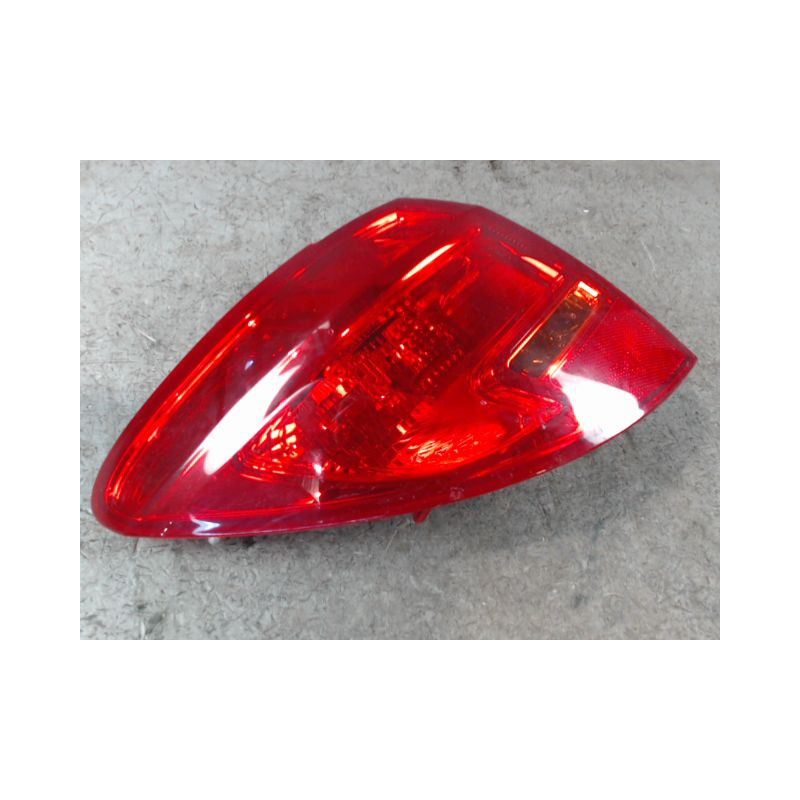 FEU ARRIERE GAUCHE  OPEL MERIVA 2006-