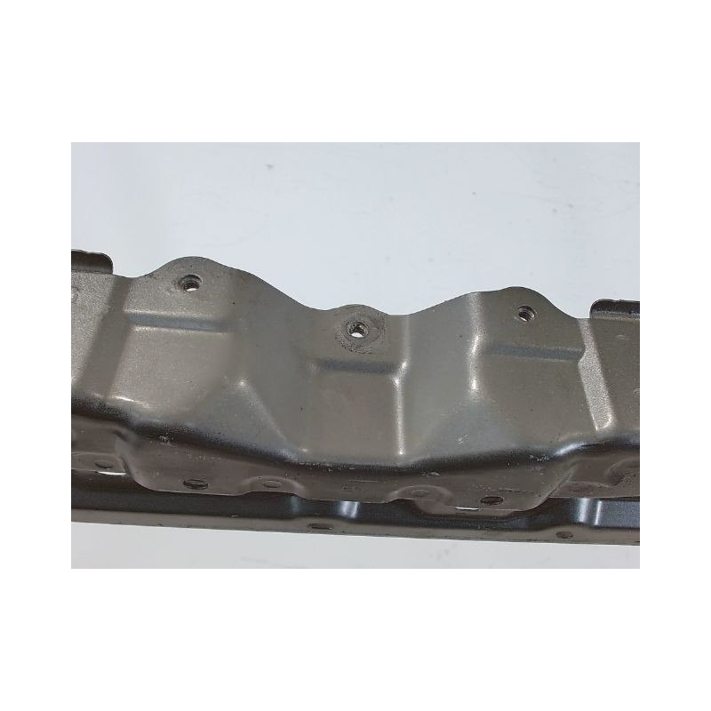 TRAVERSE SUPERIEURE ARMATURE AVANT TOYOTA COROLLA