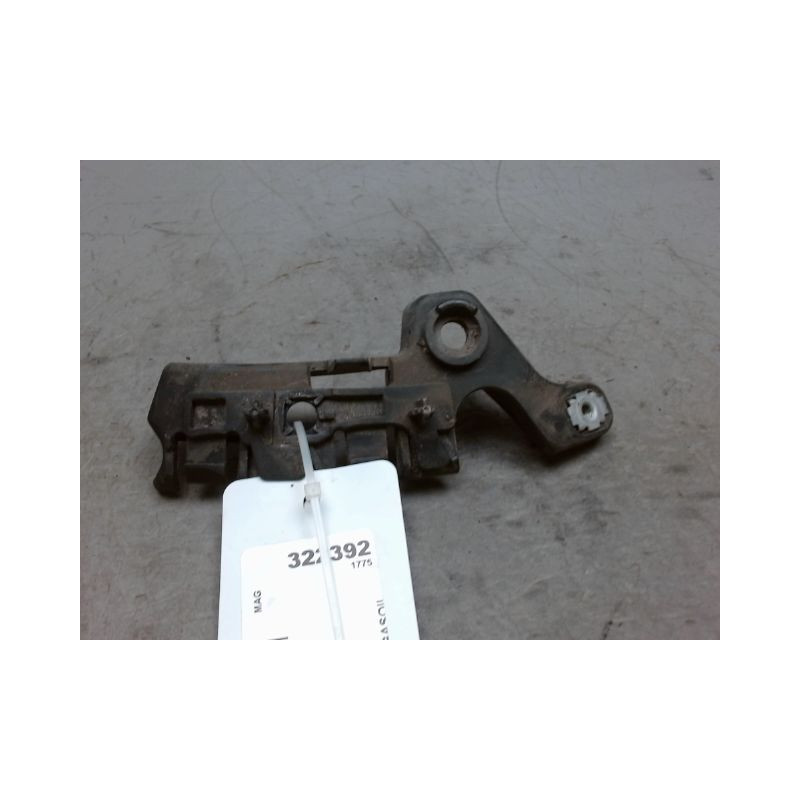 SUPPORT PARE-CHOC AVG RENAULT MEGANE