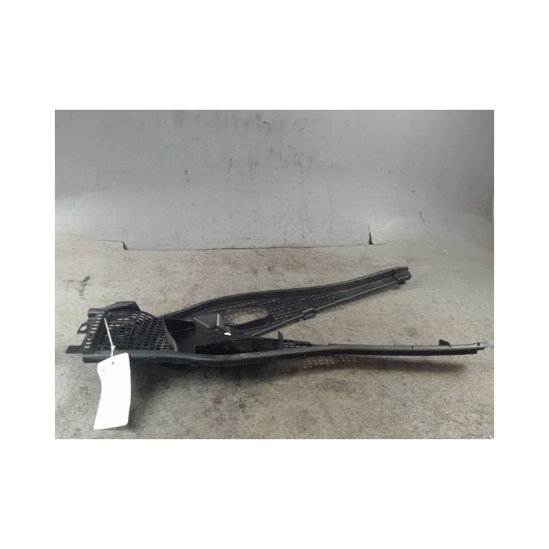 BAIE PARE BRISE DACIA SANDERO 2008-