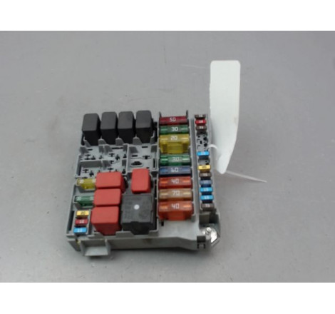 PLATINE FUSIBLE AV