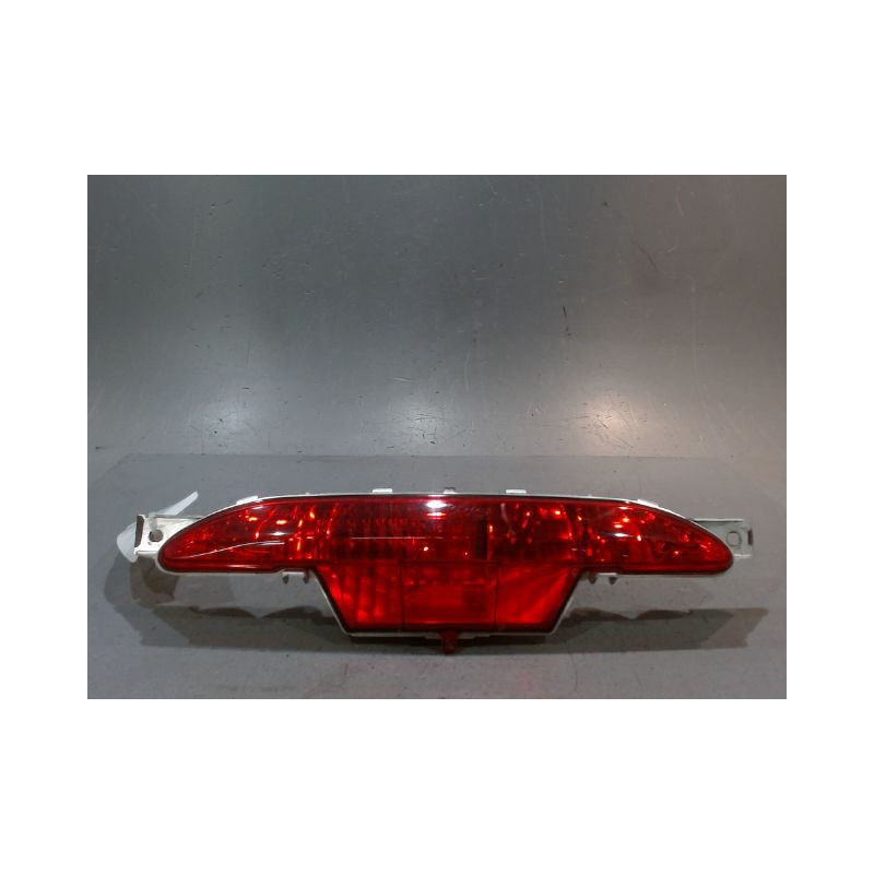 FEU BROUILLARD CENTRAL ARRIERE PEUGEOT 208