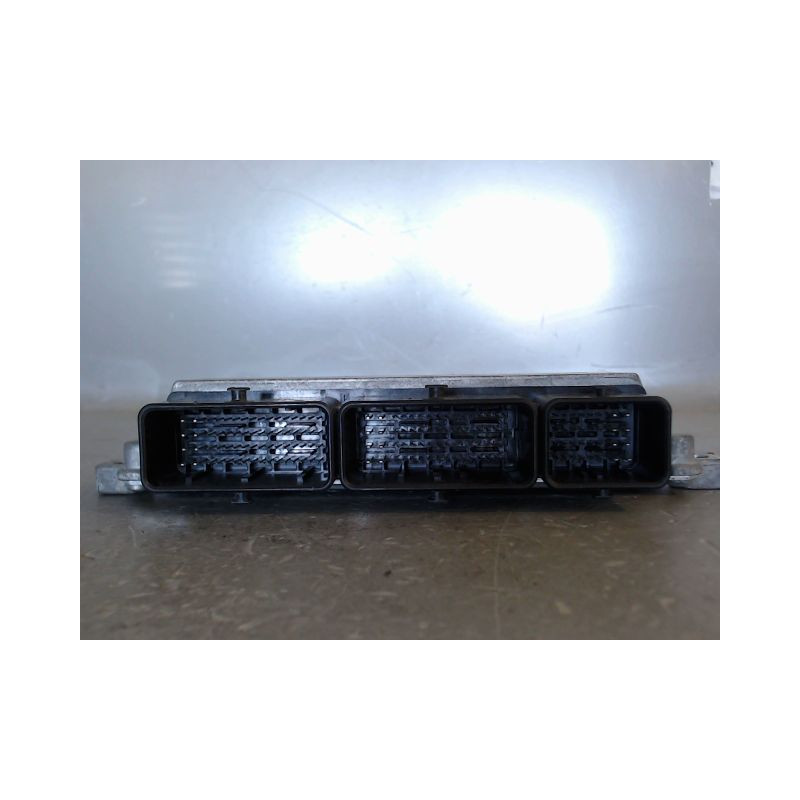 CALCULATEUR MOTEUR RENAULT CLIO
