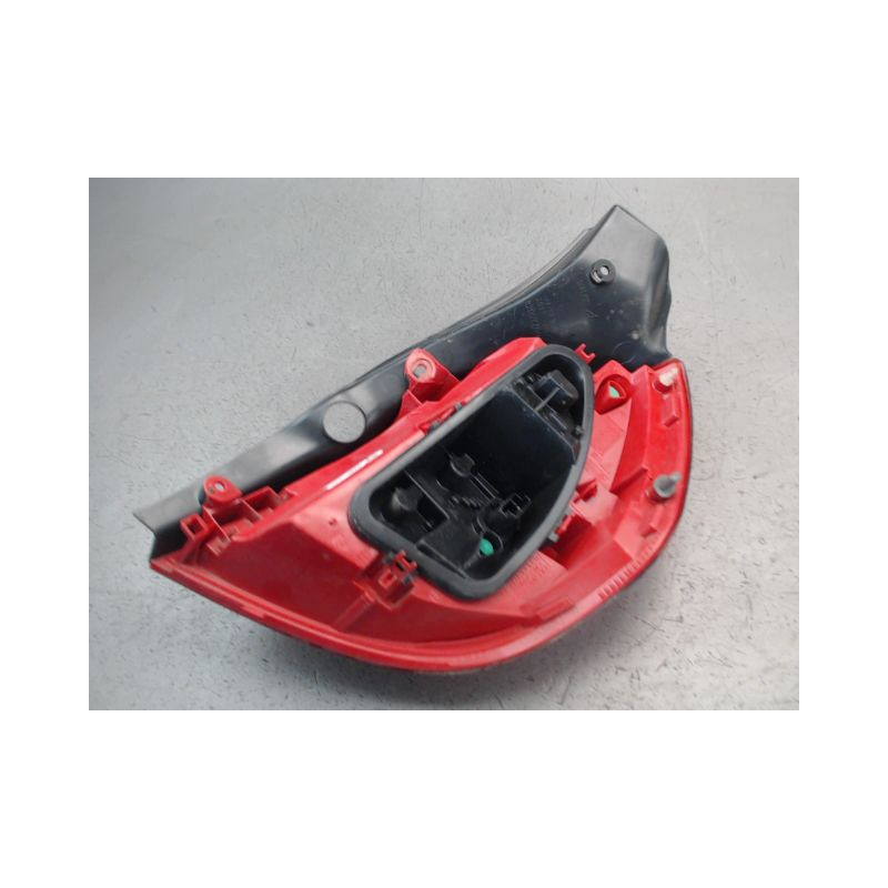FEU ARRIERE GAUCHE  RENAULT CLIO