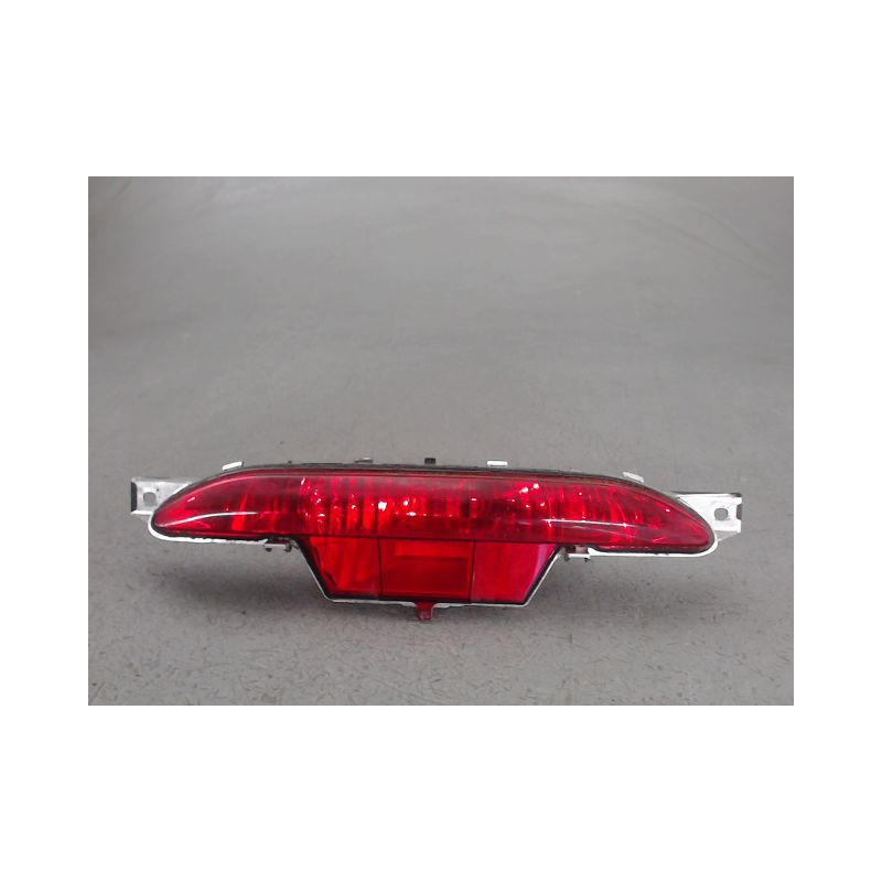 FEU BROUILLARD CENTRAL ARRIERE PEUGEOT 208
