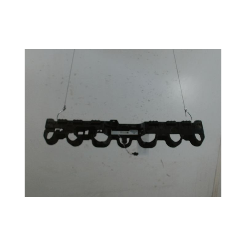SUPPORT CENTRAL PARE-CHOC ARRIERE  RENAULT CLIO