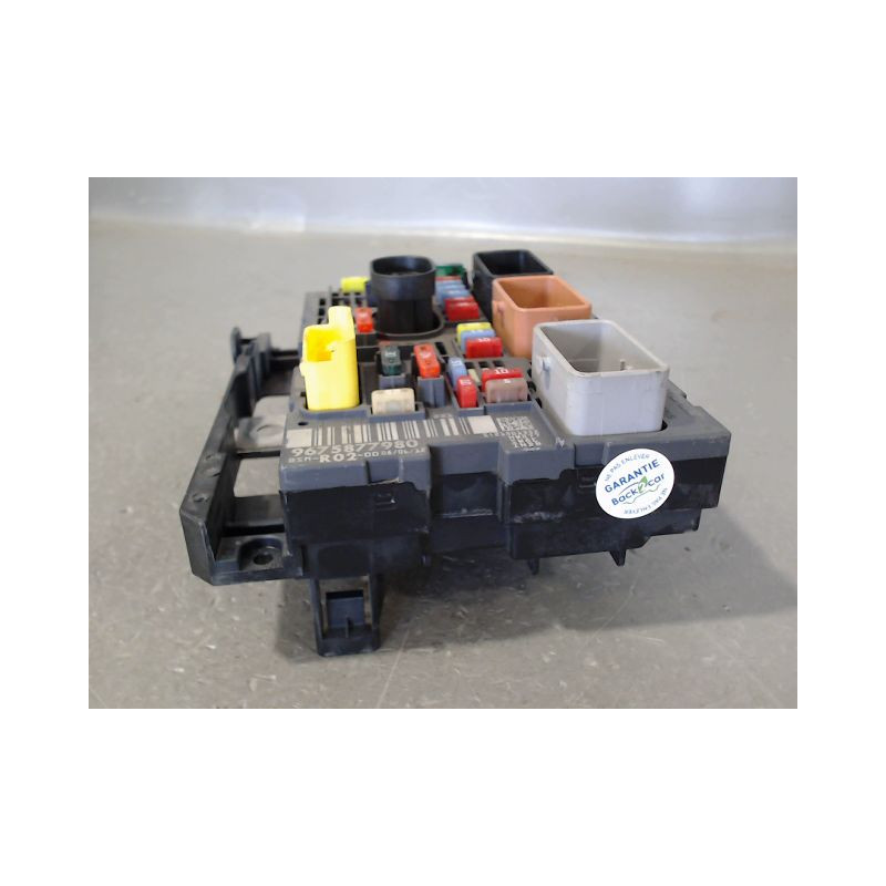 BOITE A FUSIBLES PEUGEOT 3008