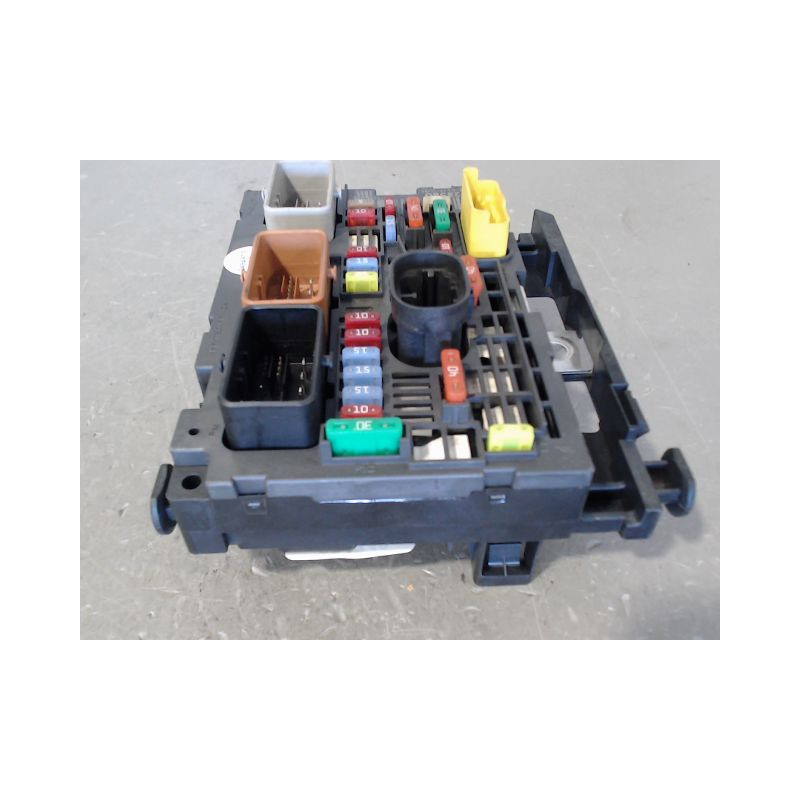 BOITE A FUSIBLES CITROEN C4