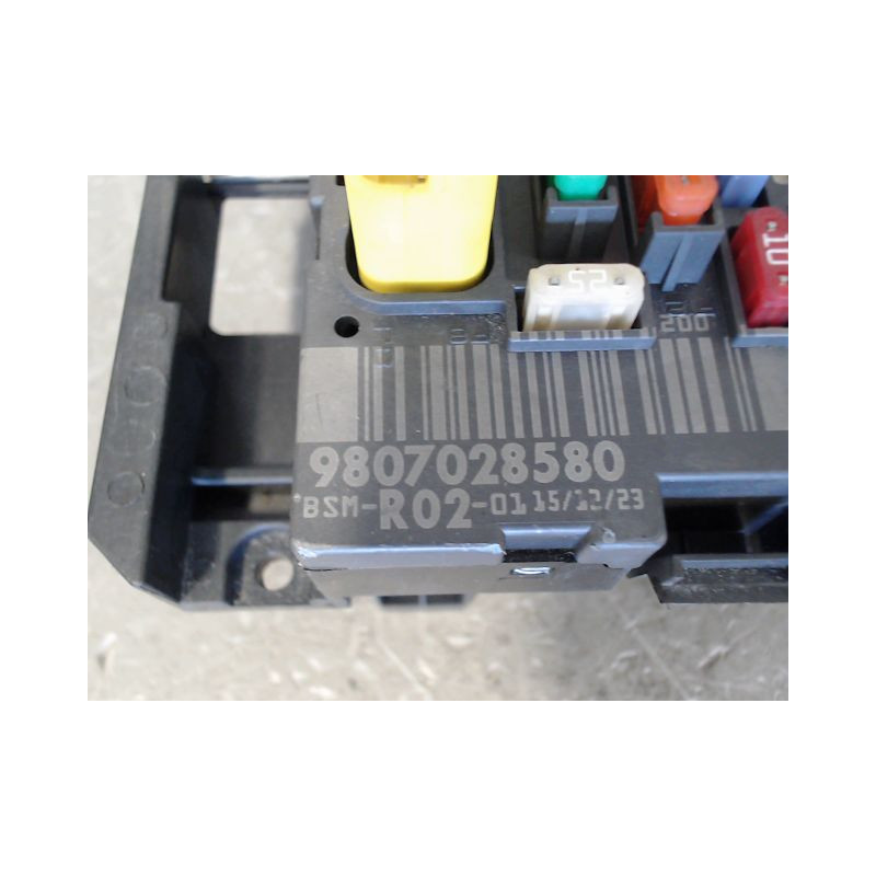 BOITE A FUSIBLES CITROEN C4