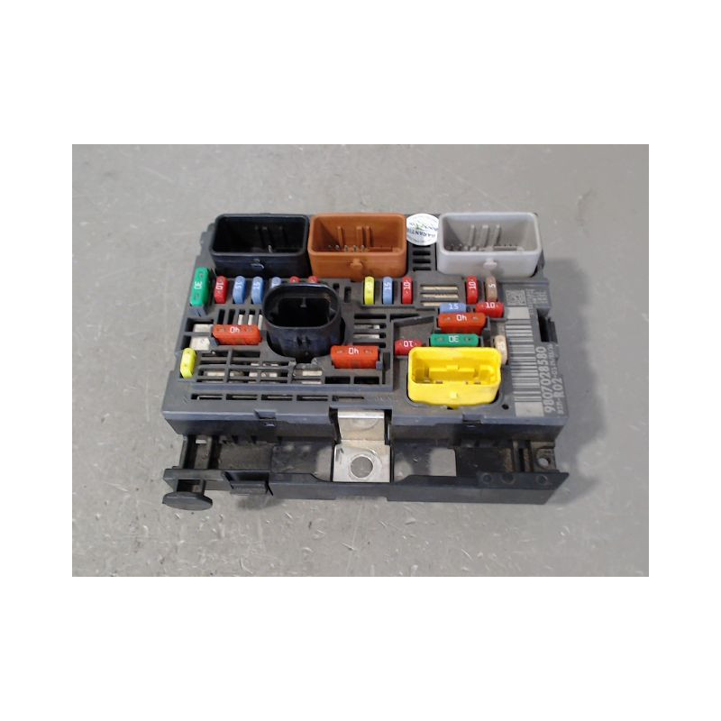 BOITE A FUSIBLES PEUGEOT 3008