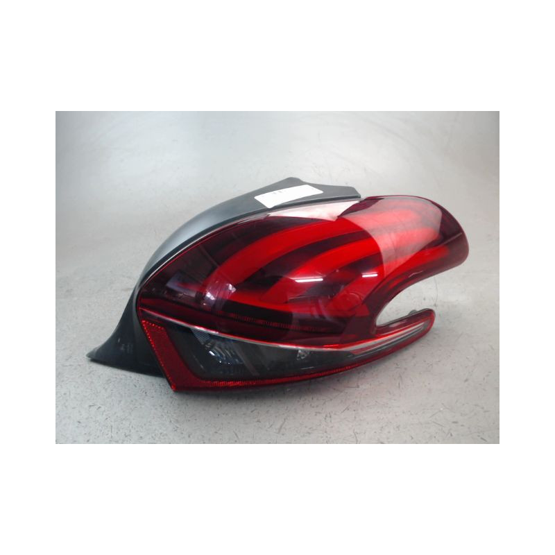 FEU ARRIERE DROIT PEUGEOT 208