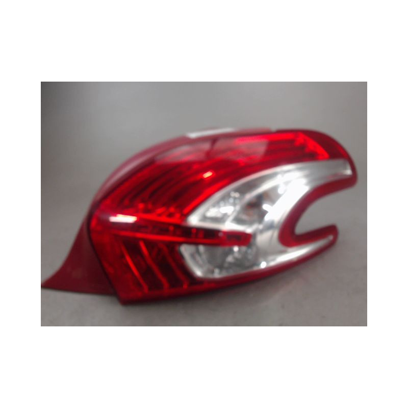 FEU ARRIERE DROIT PEUGEOT 208